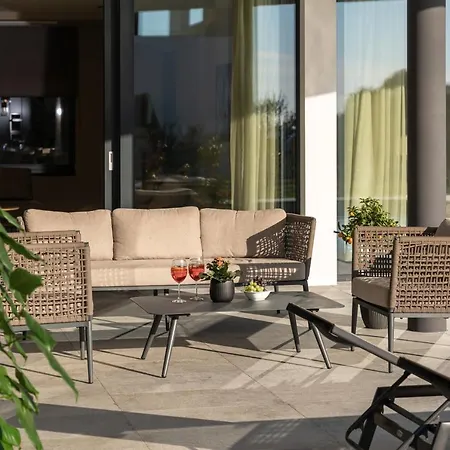 Luxury Aruna Villa *