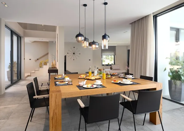 Luxury Aruna *