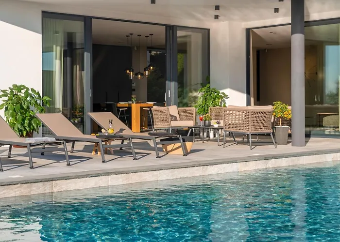 Luxury Aruna
