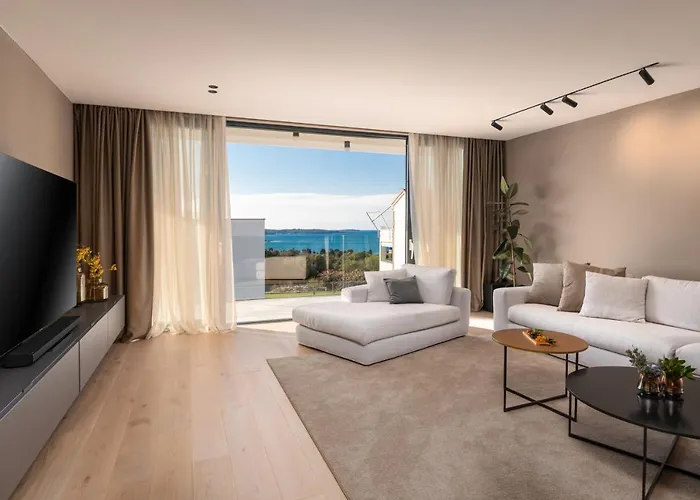 Luxury Aruna Pula