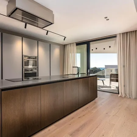 Luxury Aruna Πούλα