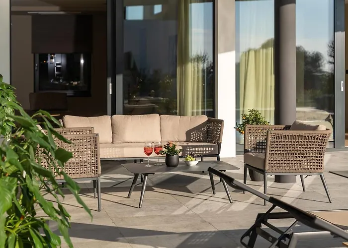 Luxury Aruna Villa *