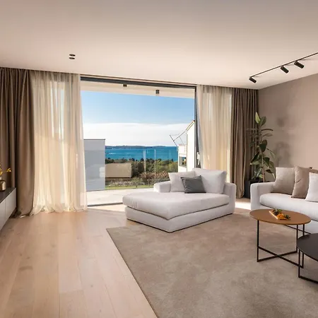 Luxury Aruna Póla