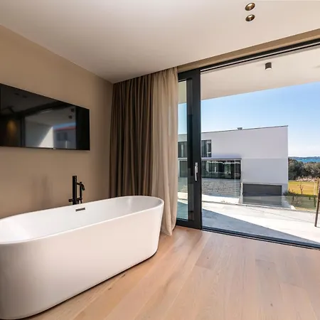 Luxury Aruna Póla